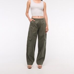 NWT Mid Rise Barrel Cargo Pant